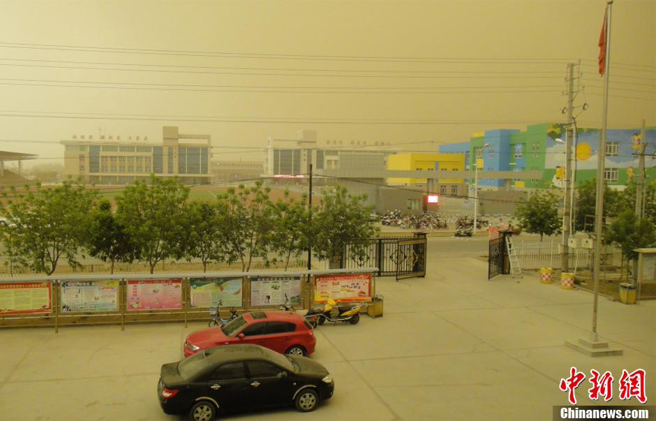 صور:عاصفة رملية شديدة ضربت شينجيانغ،نينغشيا والمناطق الأخرى 23 ابريل  (22)