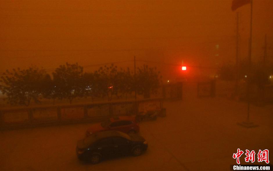 صور:عاصفة رملية شديدة ضربت شينجيانغ،نينغشيا والمناطق الأخرى 23 ابريل  (21)