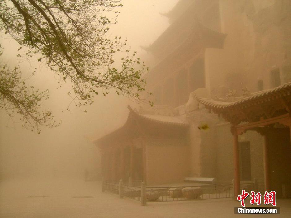 صور:عاصفة رملية شديدة ضربت شينجيانغ،نينغشيا والمناطق الأخرى 23 ابريل  (15)