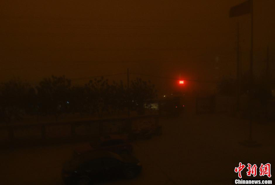 صور:عاصفة رملية شديدة ضربت شينجيانغ،نينغشيا والمناطق الأخرى 23 ابريل  (20)