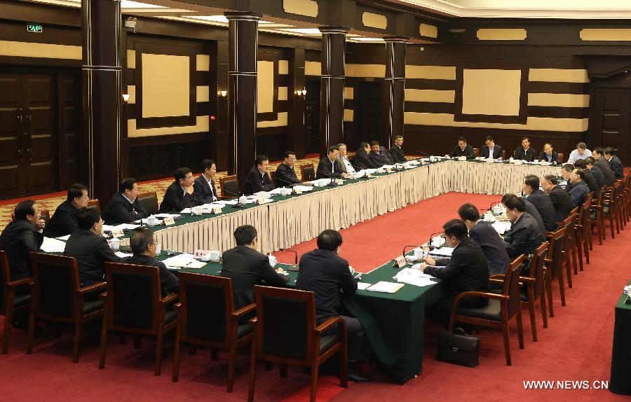 رئيس مجلس الدولة الصيني يحث على إقامة الحزام الاقتصادي لنهر يانغتسي  (3)
