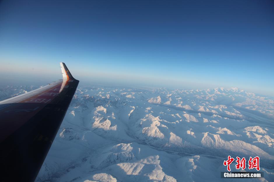 أول طائرة ركاب نفاثة مدنية للصين تقوم برحلة عالمية بنجاح (4)