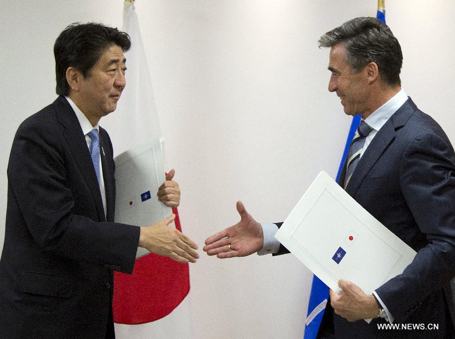 رئيس الوزراء الياباني يزور الناتو لتعميق العلاقات (4)