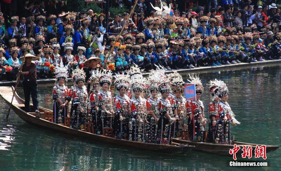 مهرجان أزياء تقليدية لقومية مياو يقام في مقاطعة هونان الصينية  (3)