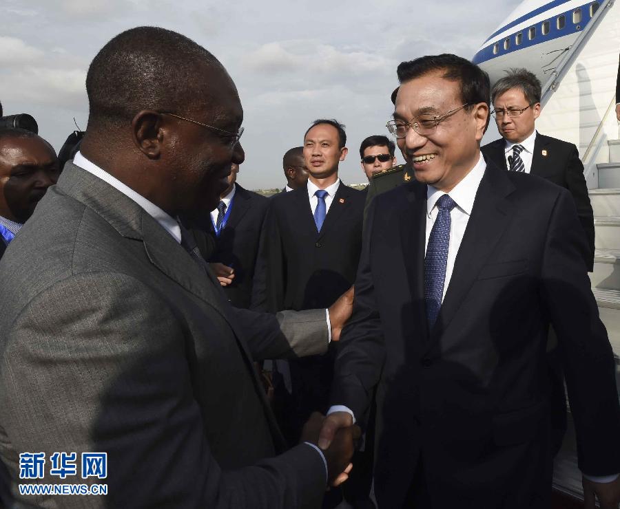 رئيس مجلس الدولة الصيني يصل إلى أنجولا  (5)