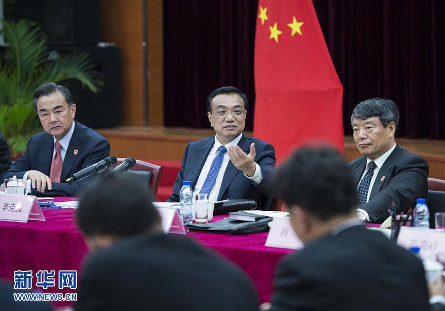     تقرير إخباري: رئيس مجلس الدولة الصيني يتطلع إلى حماية قنصلية أقوى للمواطنين في الخارج (2)