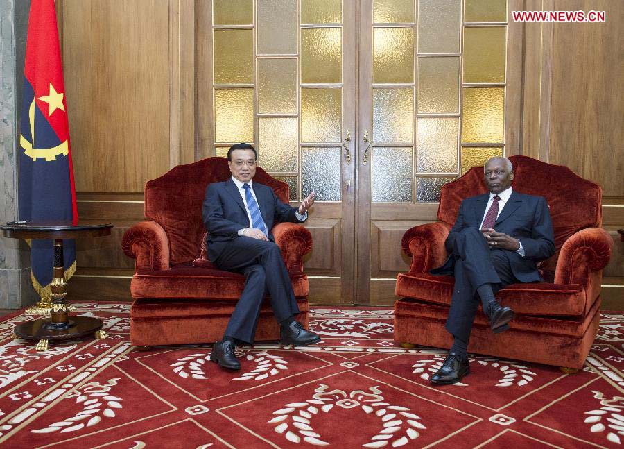 رئيس مجلس الدولة الصيني يدعو لتعزيز التعاون مع أنجولا