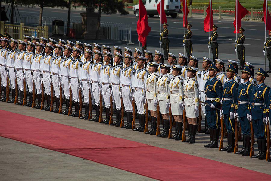 تعيين أول مجندات في حرس الشرف بالجيش الصيني  (10)