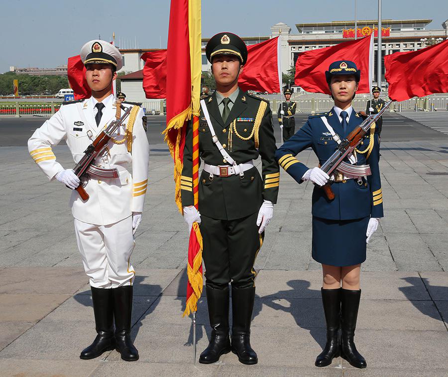 تعيين أول مجندات في حرس الشرف بالجيش الصيني  (8)