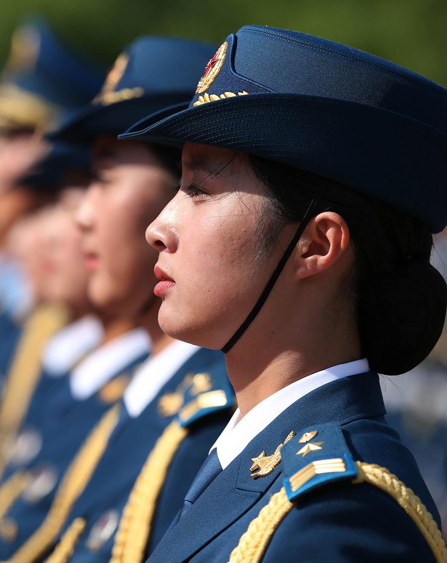 تعيين أول مجندات في حرس الشرف بالجيش الصيني  (7)