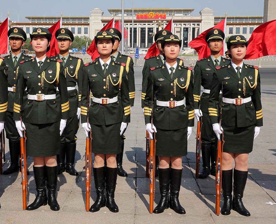 تعيين أول مجندات في حرس الشرف بالجيش الصيني  (6)