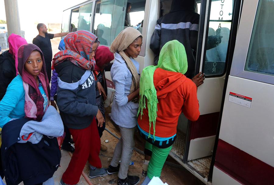 ليبيا: القبض على 400 مهاجر غير شرعي غرب طرابلس (4)