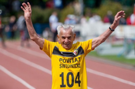 مسن بولندي عمره 104 سنوات يحطم رقما قياسيا في الجري (3)