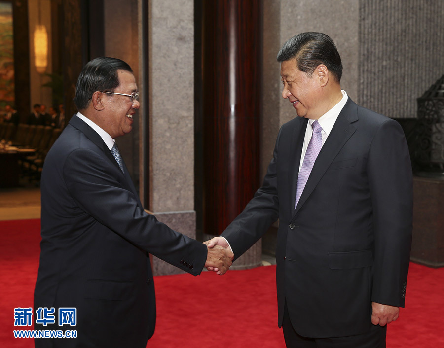 الرئيس الصيني يبحث مع رئيس الوزراء الكمبودي العلاقات بين البلدين