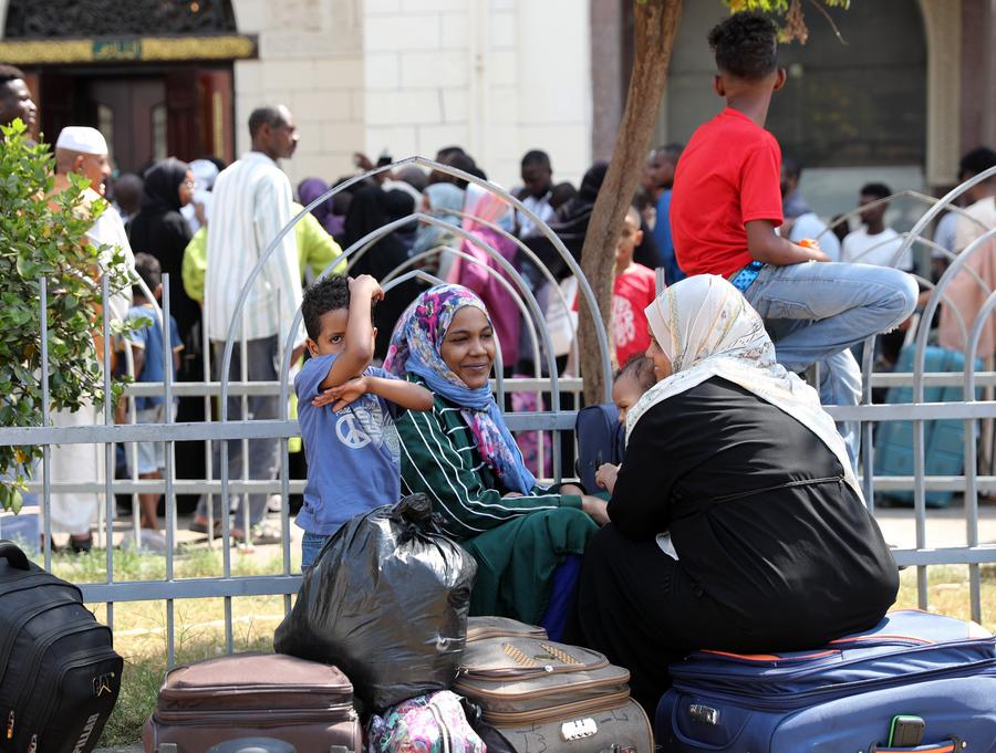 مقالة: مئات السودانيين يغادرون القاهرة بفرح وتفاؤل