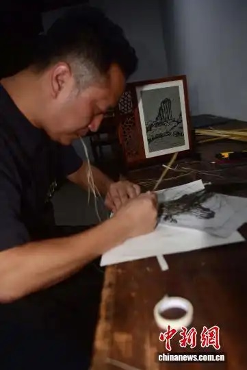 عرض حاملة الطائرات