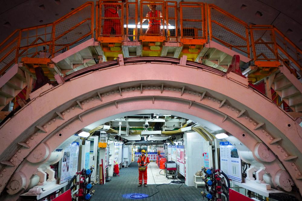 بناء نفق أسفل النهر الأصفر بشرقي الصين
