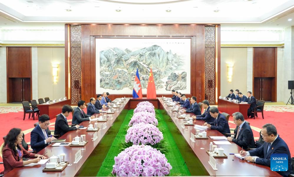 نائب الرئيس الصيني يلتقي قادة آسيان المشاركين في معرض الصين-آسيان الـ22