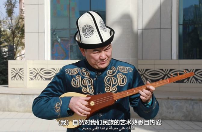 شباب شينجيانغ يسطّرون قصص نجاح ملهمة .. رحلة مامات تورسن مامان في الحفاظ على الملحمة الشعرية "ماناس"