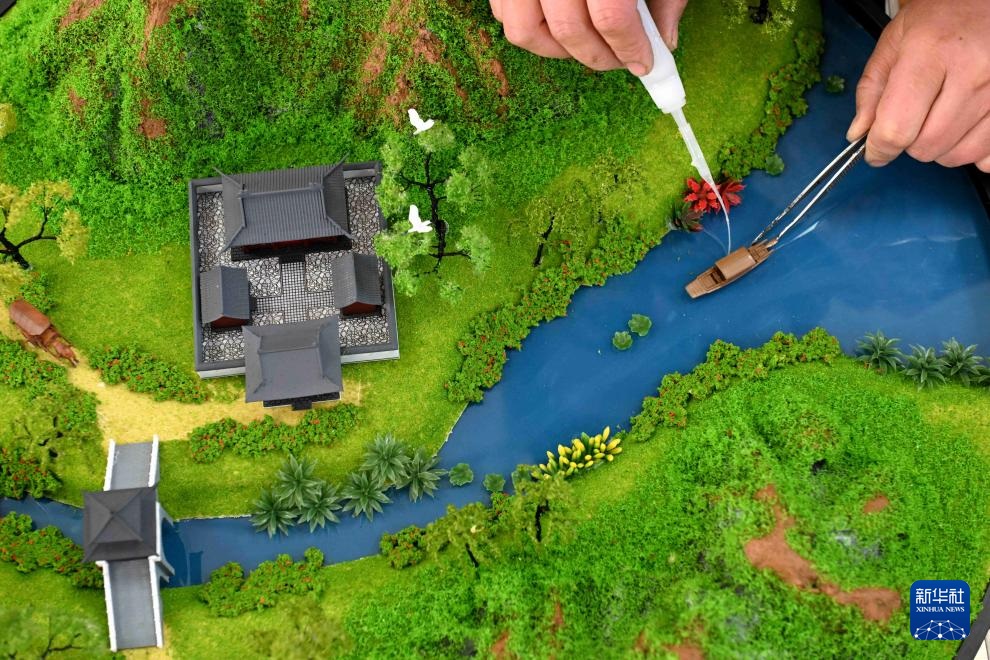 طاولات الرمل في بينغشان، حرفة تقليدية تزدهر من جديد بفضل التكنولوجيا