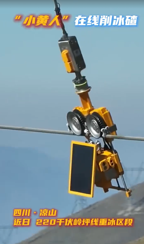 روبوت صغير يؤدي مهام كبيرة على كوابل الكهرباء فوق المرتفعات الجليدية