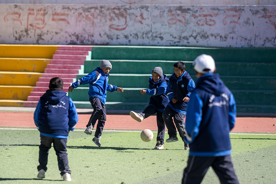بعد مرور عام على إعادة الإعمار في دينغري ..  أشعة الشمس الدافئة تضيء المنازل الجديدة