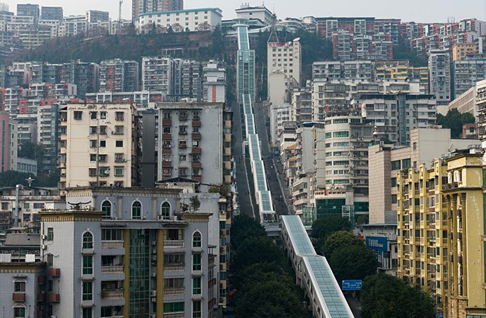 افتتاح السلم المتحرك في تشونغتشينغ بارتفاع رأسي يتجاوز 240 مترا