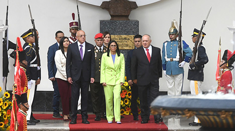 رئيسة فنزويلا بالإنابة تدعو إلى إصلاحات في قطاع النفط لجذب الاستثمارات الأجنبية