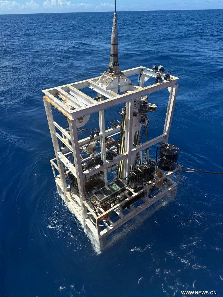 الصين تطوّر أول روبوت قادر على الحفر والمراقبة في أعماق البحار