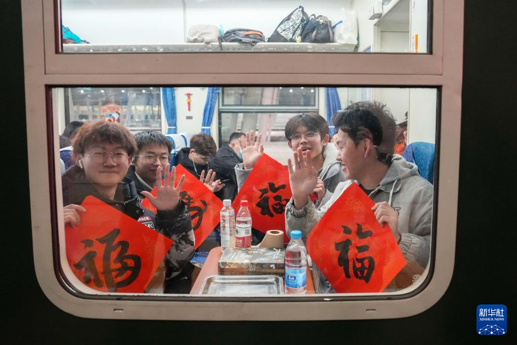 موسم سفر عيد الربيع يشهد 188 مليون رحلة في اليوم الأول