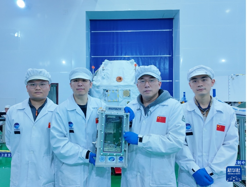 مقالة : تجربة فضائية صينية تشهد خروج فراشة في المدار