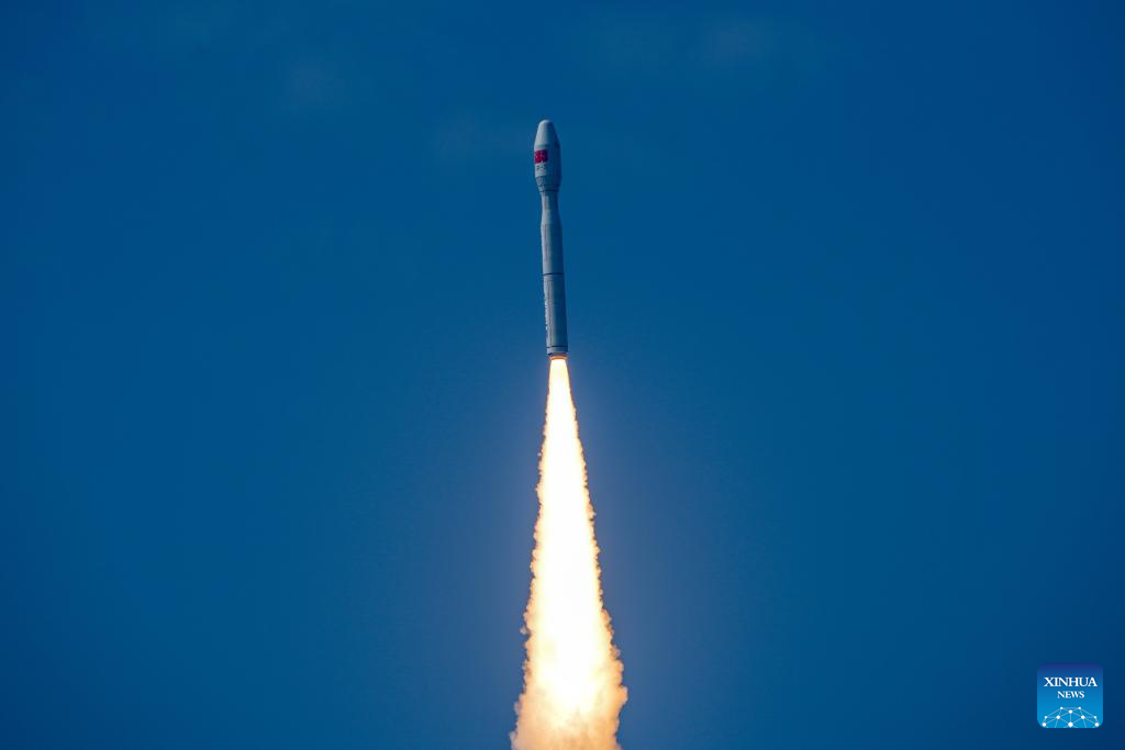 على متن الصاروخ الحامل 