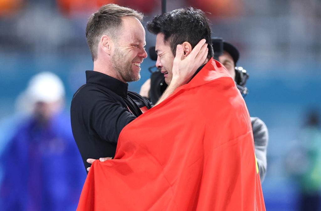 الصيني نينغ تشونغ يان يحرز ذهبية سباق التزلج السريع لمسافة 1500 متر للرجال في أولمبياد ميلانو- كورتينا ويحقق زمنا قياسيا أولمبيا جديدا