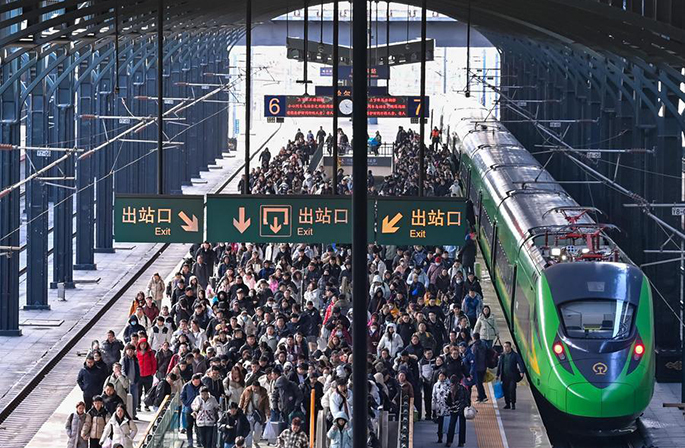 الصين تسجّل نحو 600 مليون رحلة داخلية خلال عطلة عيد الربيع