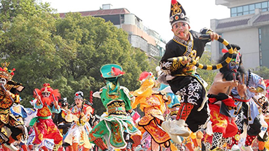 عروض لرقصة يينغقه في مقاطعة قوانغدونغ بجنوبي الصين