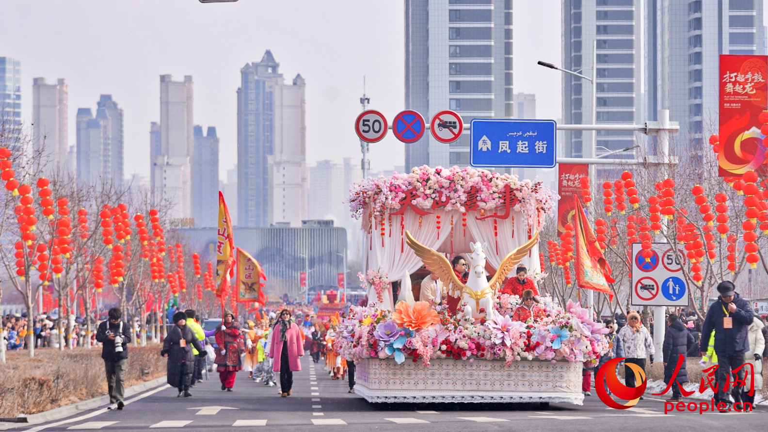 عروض شعبية نابضة بالحياة تُحيي السنة الجديدة في أورومتشي