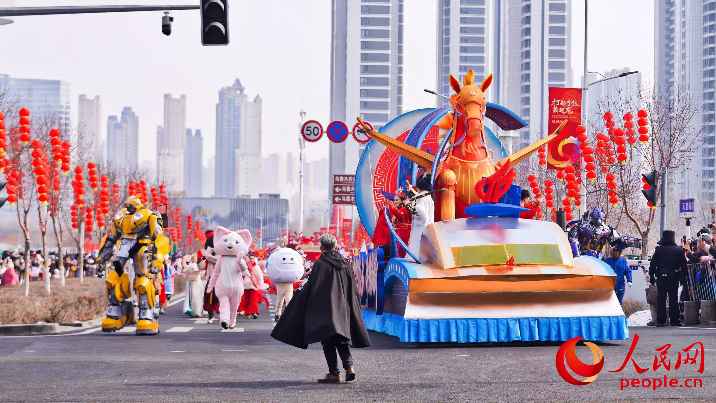 عروض شعبية نابضة بالحياة تُحيي السنة الجديدة في أورومتشي