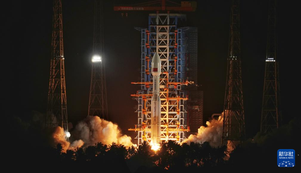 الصين تطلق مجموعة جديدة من الأقمار الصناعية للإنترنت على متن الصاروخ الحامل 
