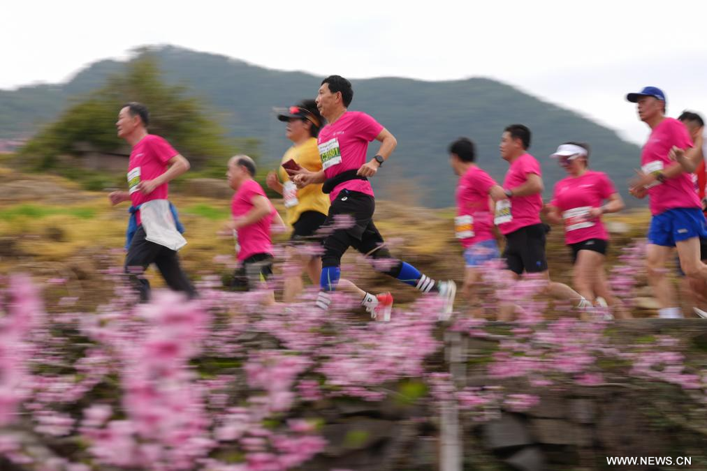 إقامة ماراثون في مدينة بشرقي الصين