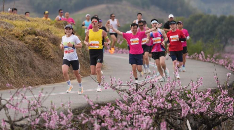 إقامة ماراثون في مدينة بشرقي الصين