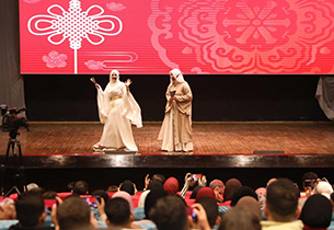 طلاب مصريون ومعلمون صينيون يحتفلون بـ"عام الحصان" الصيني في القاهرة