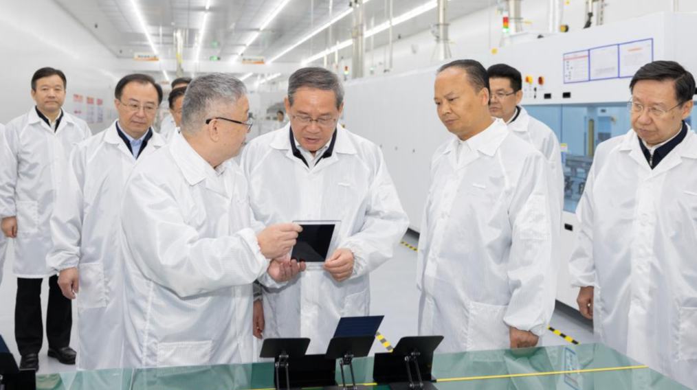 رئيس مجلس الدولة الصيني يؤكد أهمية بناء شبكة كهرباء من النمط الجديد وتحسين بنية الطاقة