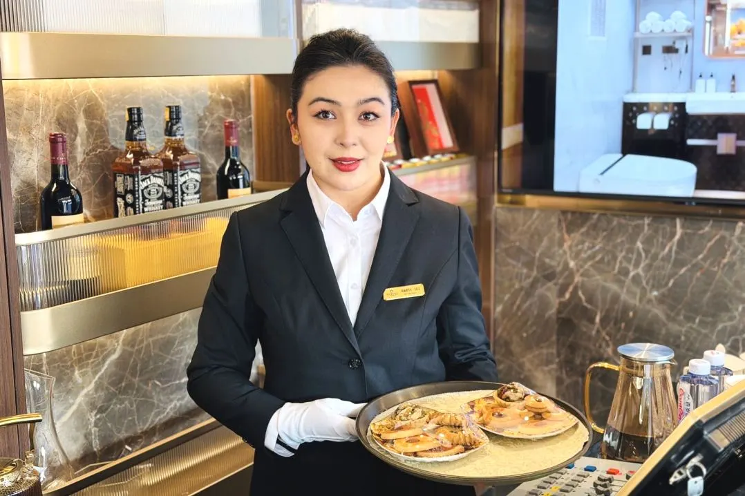 شينجيانغ تطلق قطارات سياحية جديدة تحمل علامة 